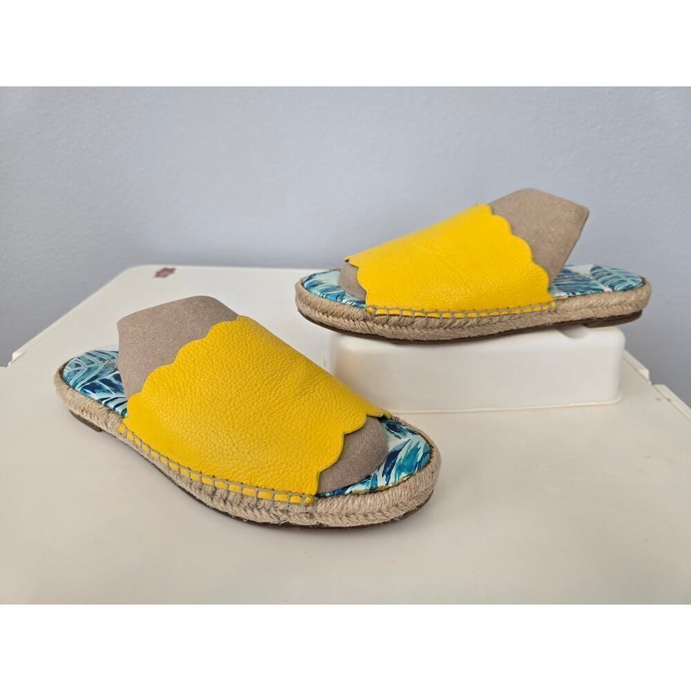 J.McLaughlin Yellow Scallop Slip-On Sandals Women's Size 7M Aries Palm Insole